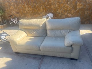 Sofá de Piel Beige
