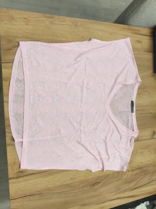 Camiseta Rosa con Detalles