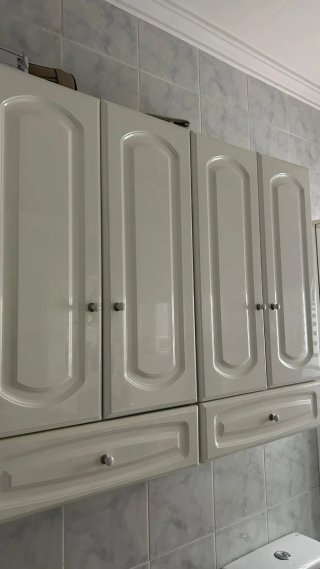Muebles de baño blancos