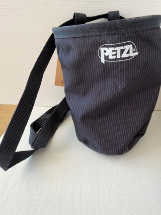 Magnesera Petzl Bandi Negra