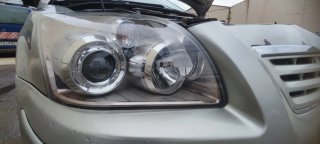 Faro Derecho Toyota Avensis