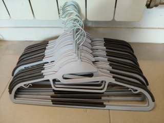 Lote 50 Perchas de Plástico 40cm