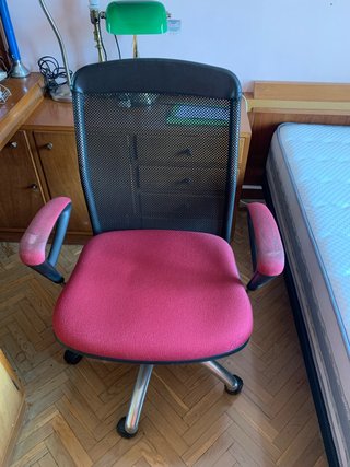 Silla de despacho con ruedas regulable