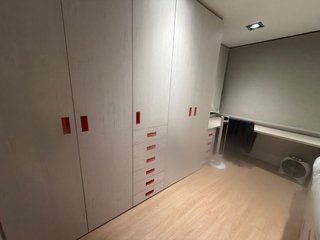 Habitación Juvenil con Armario y Escritorio