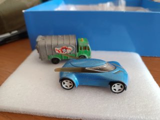 majorette . 2 coches x 1€.