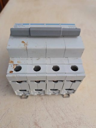 Interruptor Magnetotérmico Tetrapolar Hager