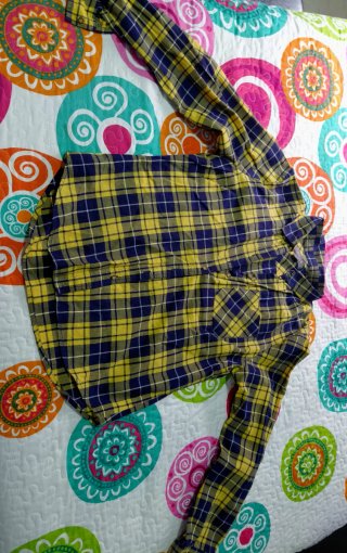 Camisa de cuadros amarilla y azul