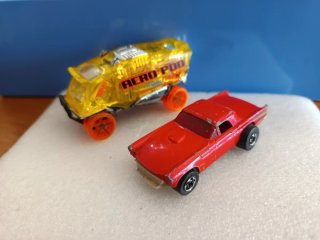 hot wheels. 2 coches x 1€.