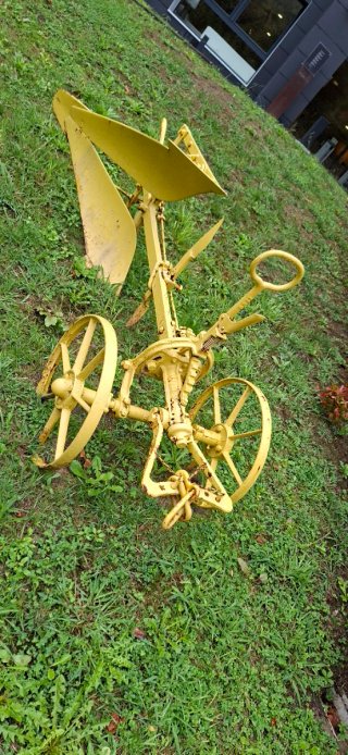 Arado Antiguo de Hierro para decoracion