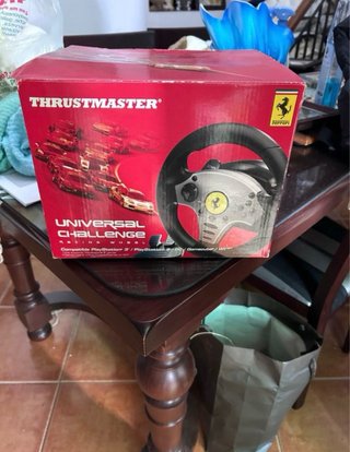 Volante Thrustmaster Ferrari Universal Challenge