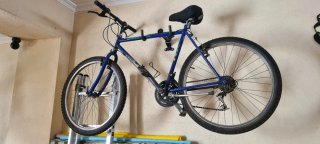 Bicicleta rígida antigua azul