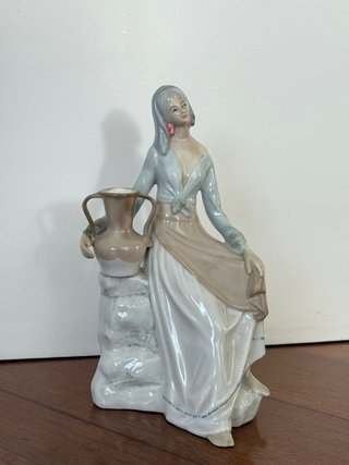 Figura de Porcelana Vintage Mujer marca Tengra