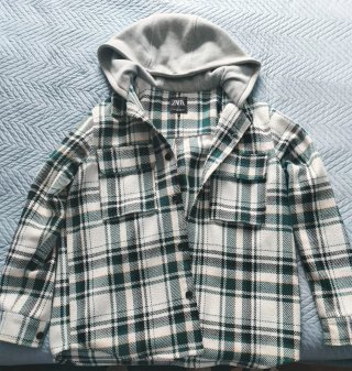 Sobrecamisa de cuadros Zara con capucha