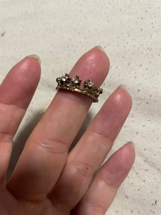 Anillo con forma de corona