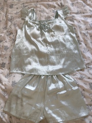 Pijama corto verde menta con mariposas, L