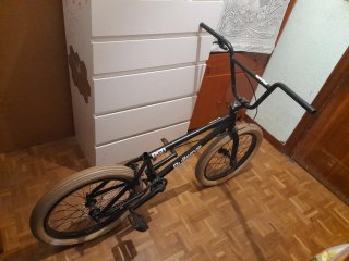 Cuadro BMX Bullseye + Llanta blanca 20X2.30