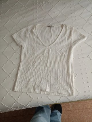 Camiseta Blanca Stradivarius Talla L