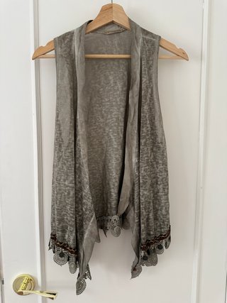 Chaleco Largo Boho con Encaje y Monedas