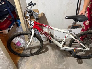 Bicicleta de Montaña Roja y Blanca