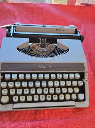 Máquina de escribir Royal Mercury