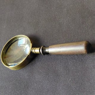 Lupa antigua del siglo XIX