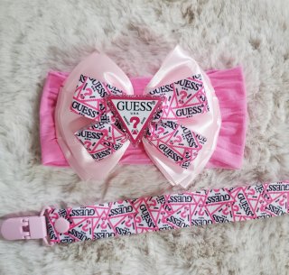 Conjunto Turbante y Chupetero Guess Rosa