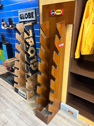 Expositor de Madera para Skateboards