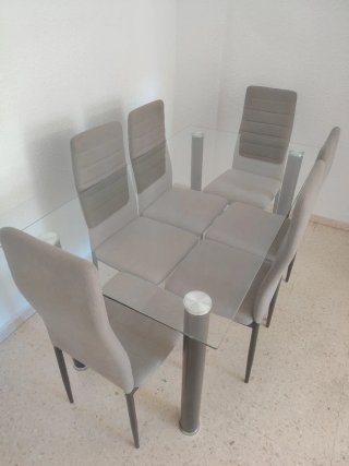 Mesa de salón con 6 sillas