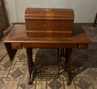Mueble Máquina de Coser Vintage Alfa