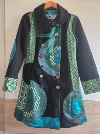 Abrigo Desigual Negro y Verde