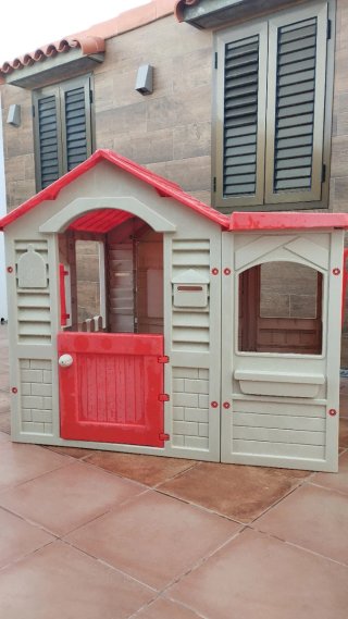Caseta de juegos infantil