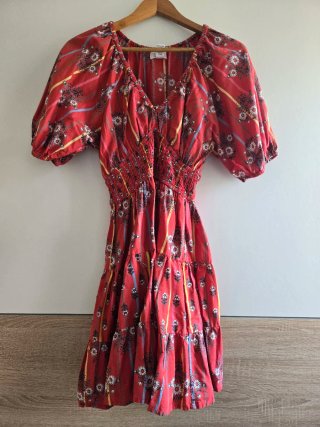 Vestido Rojo con Estampado Floral