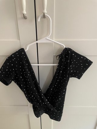 Top Crop Cruzado Negro con Topos - Talla S