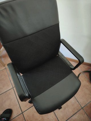 Silla de oficina negra