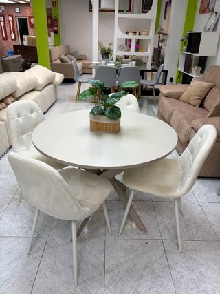 Mesa blanca hueso con sillas tapizadas nuevas