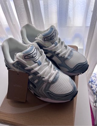 Zapatillas Asics Blancas y Azules