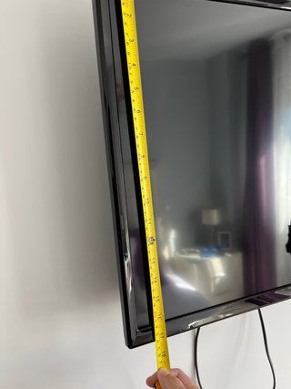 Smart TV con Mando y Soporte de Pared