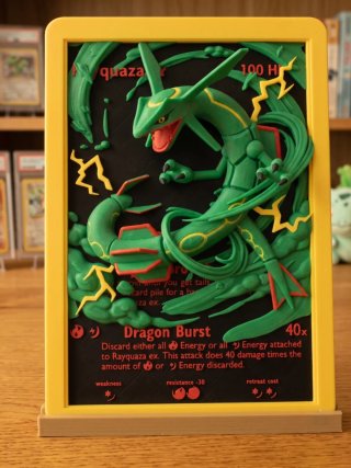 Carta Pokémon Rayquaza en Relieve 3D