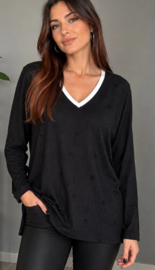 Jersey Negro con Cuello en V