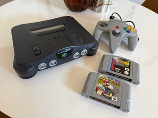 Consola Nintendo 64 con mando y 2 juegos