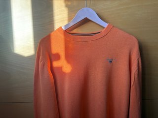 Jersey GANT naranja con logo bordado cuello redond