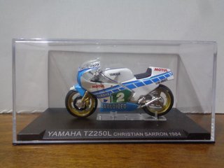 YAMAHA TZ250L – CHRISTIAN SARRON 1984  ( 1/24 )