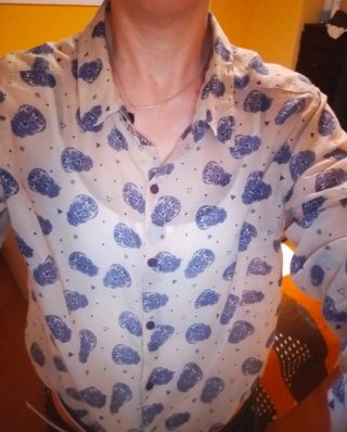 Camisa con estampado de calaveras