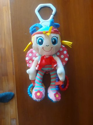 Muñeca de peluche para cuna