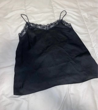 Camiseta tipo blusa negra con encaje