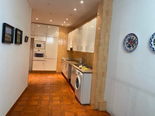 Muebles de cocina blancos con encimera