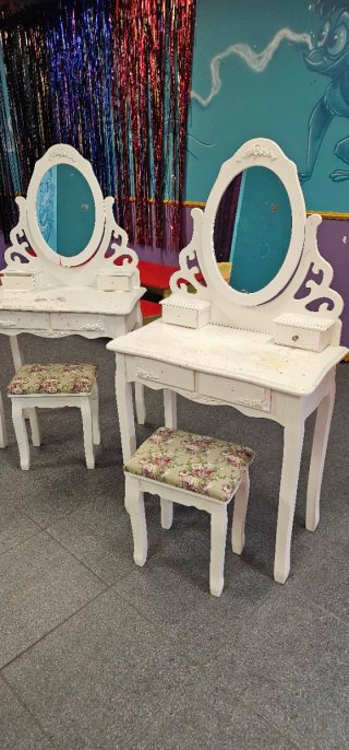 2 Tocadores Infantiles con Espejo y Taburete