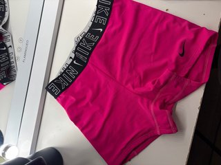 Short deportivo Nike rosa