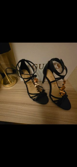 Sandalias Guess