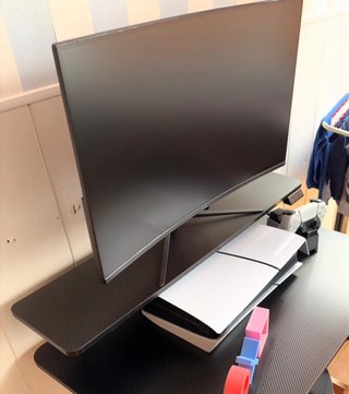 PlayStation 5 + mando + monitor curvo 27” FHD